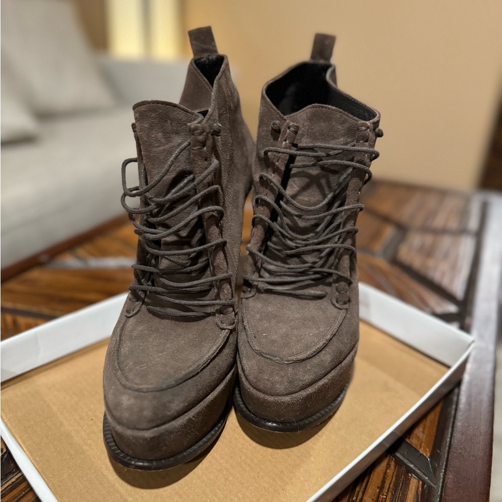 Elizabeth and James Suede booties in greige (brown/grey)